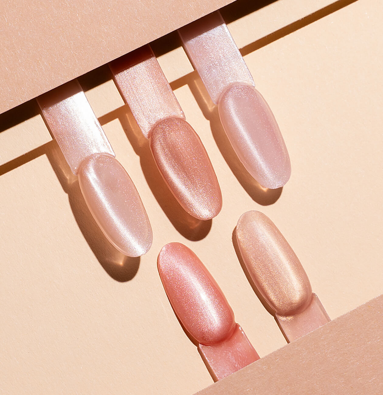 Nude Cat-Eye-Nails: Hol Dir den Trend für den Herbst 2026