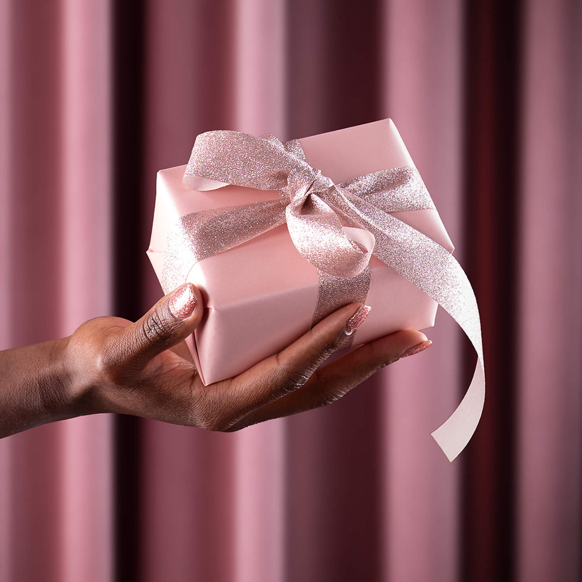 Rosa Weihnachtsnägel von Proglow 2026